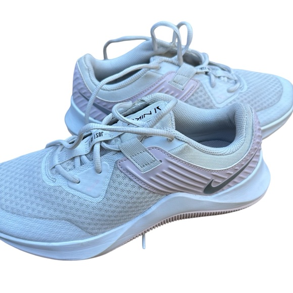 NIKE MC TRAINER SHOE running and workout shoes white/pink women’s size 9.5 - Picture 4 of 12